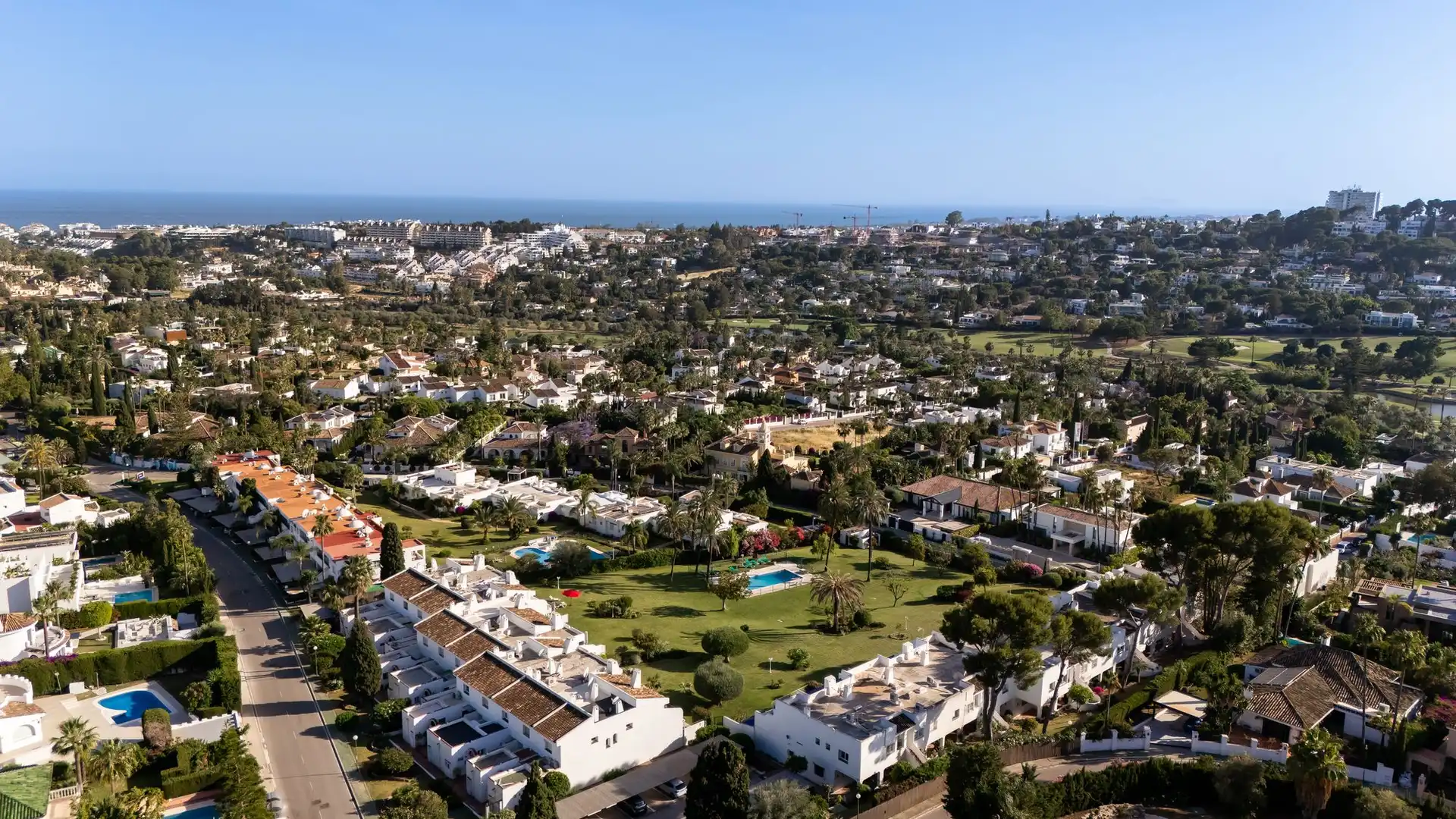 Vista exterior de Casa adosada en venta en Marbella con Terraza