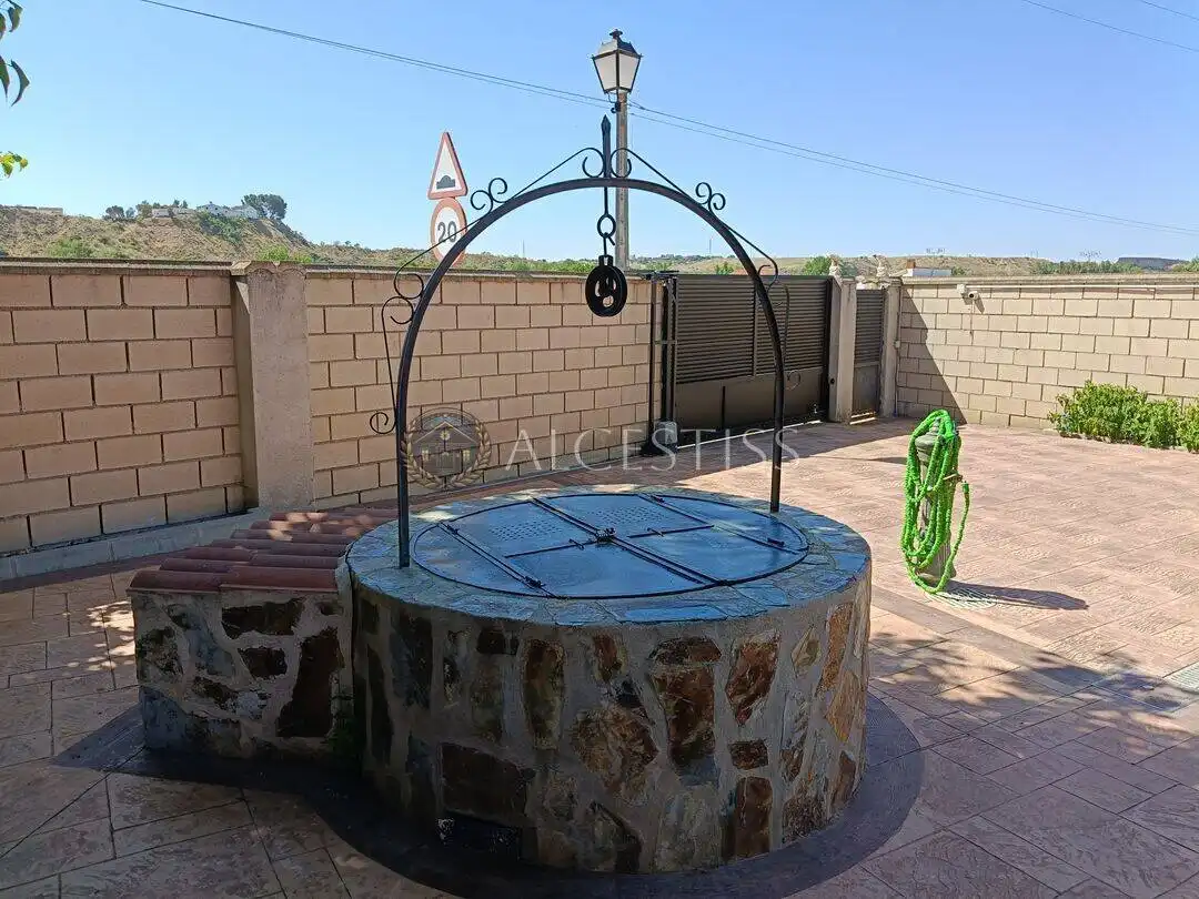 Vista exterior de Casa o xalet en venda en El Viso de San Juan amb Aire condicionat, Calefacció i Jardí privat