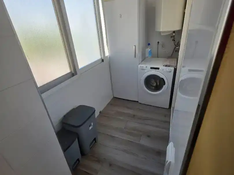 Badezimmer von Wohnung zur Miete in Gandia mit Klimaanlage, Schwimmbad und Möbliert