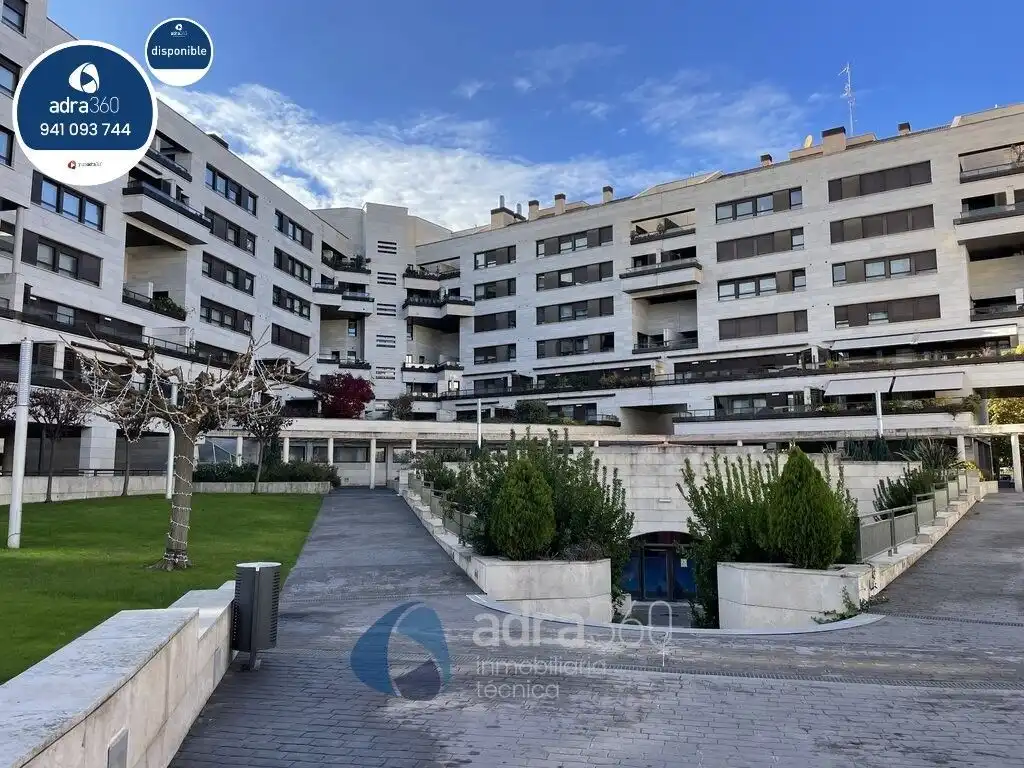 Flat with pool for sale in Marques de Larios, imagen 2