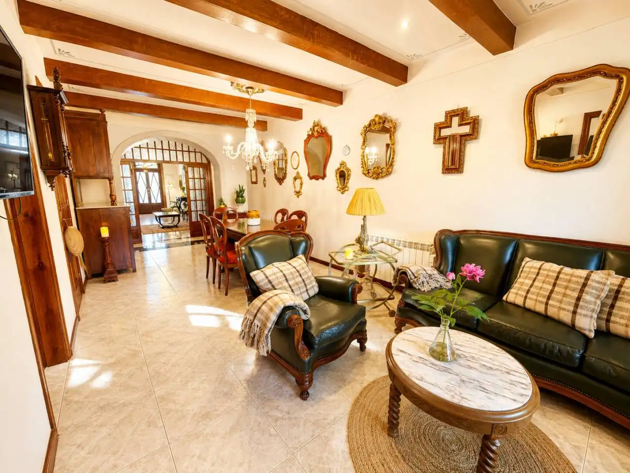 Sala d'estar de Casa o xalet en venda en Tortellà amb Jardí privat i Moblat