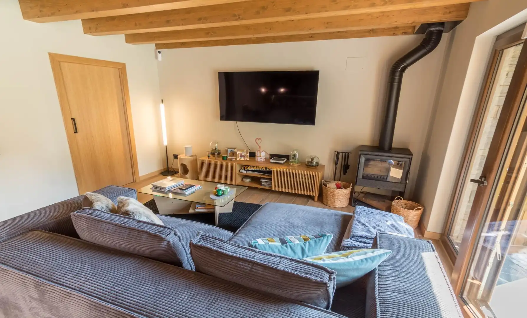Sala d'estar de Casa adosada en venda en Fontanals de Cerdanya amb Aire condicionat, Calefacció i Jardí privat