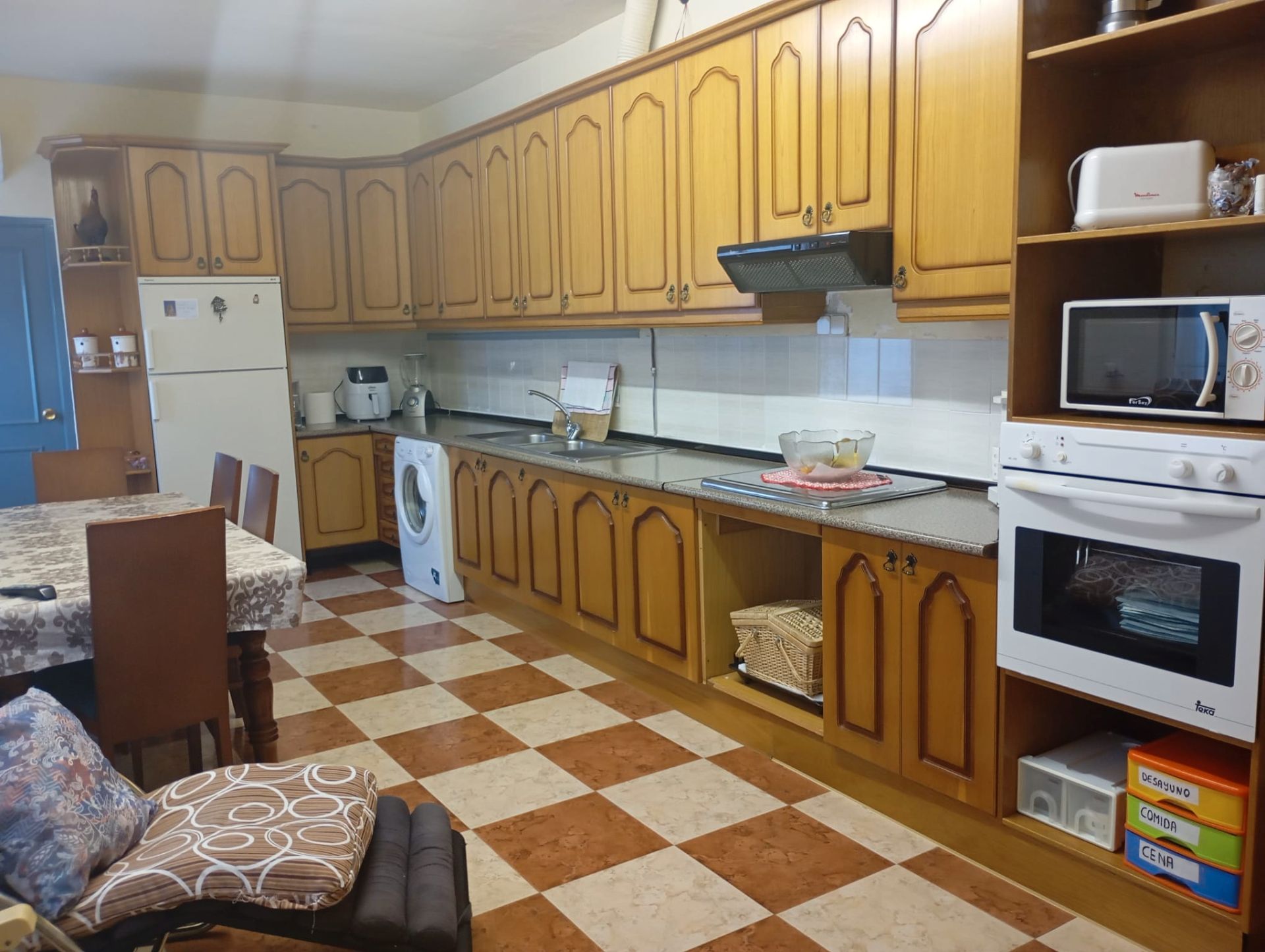 Cuina de Casa o xalet en venda en Villarrubia de los Ojos amb Calefacció, Terrassa i Moblat