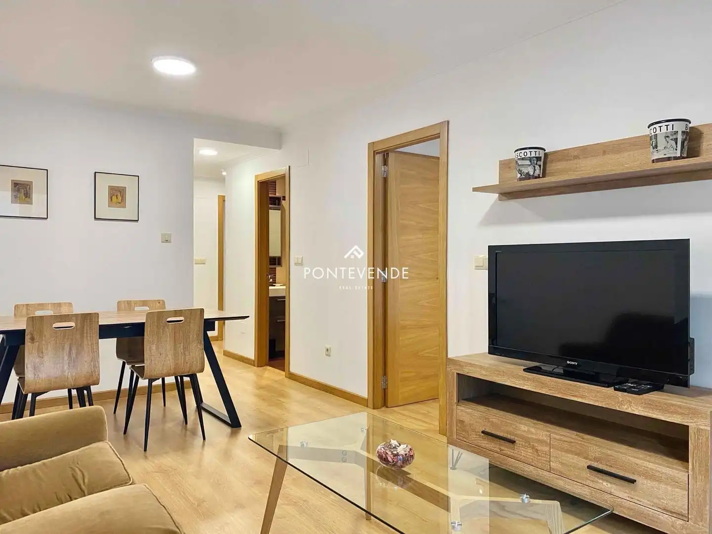 Sala de estar de Piso en venta en Poio con Calefacción, Parquet y Trastero