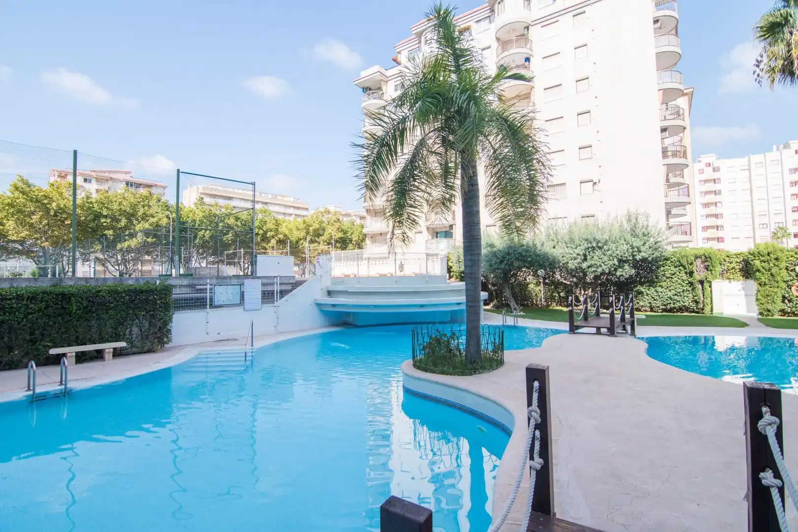 Schwimmbecken von Wohnungen zum Verkauf in Gandia mit Klimaanlage, Privatgarten und Terrasse