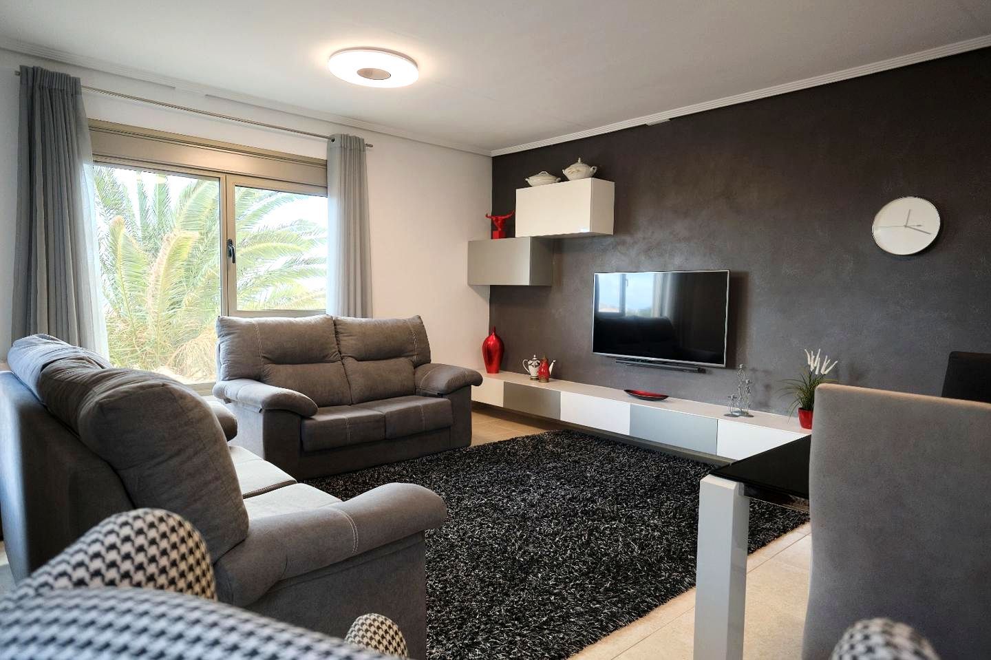 Sala d'estar de Pis de lloguer en Santa Lucía de Tirajana amb Aire condicionat, Moblat i Internet