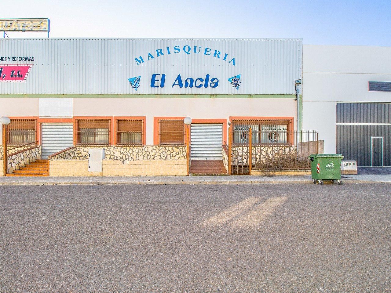 Vista exterior de Nau industrial en venda en Villarrubia de los Ojos amb Calefacció