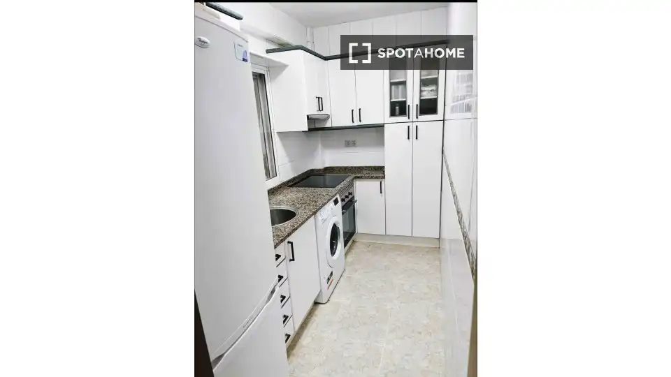 Cocina de Piso para compartir en Madrid con Aire acondicionado, Calefacción y Terraza