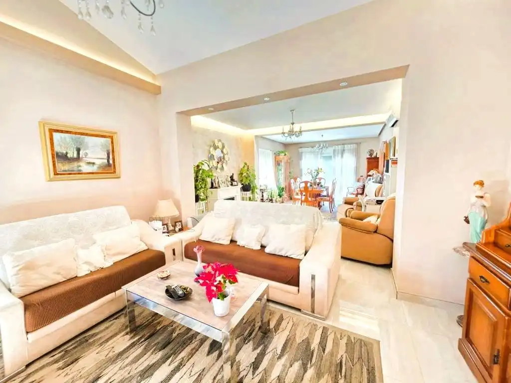 Sala d'estar de Casa o xalet en venda en Málaga amb Aire condicionat, Jardí privat i Terrassa