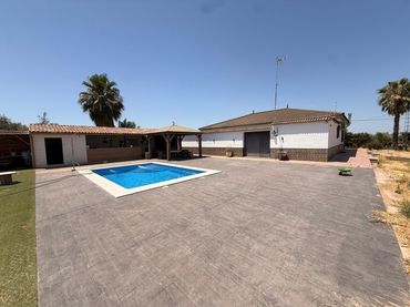 Villa avec piscine à vendre à La Carlota