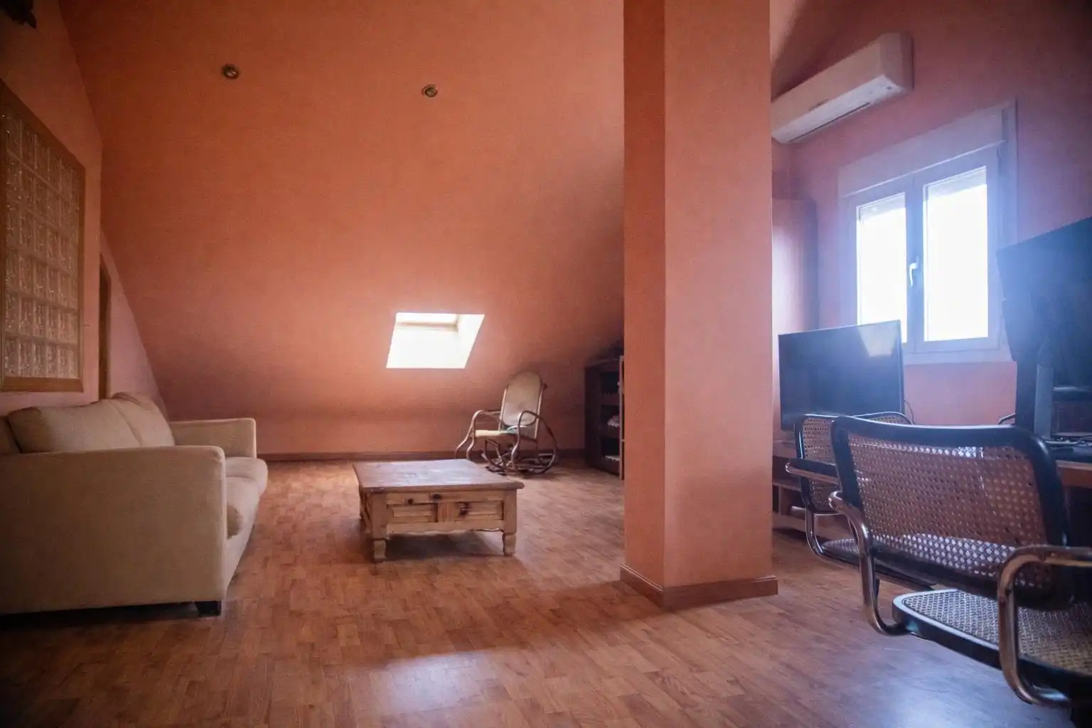 Sala de estar de Casa adosada en venta en Rivas-Vaciamadrid con Aire acondicionado, Calefacción y Jardín privado