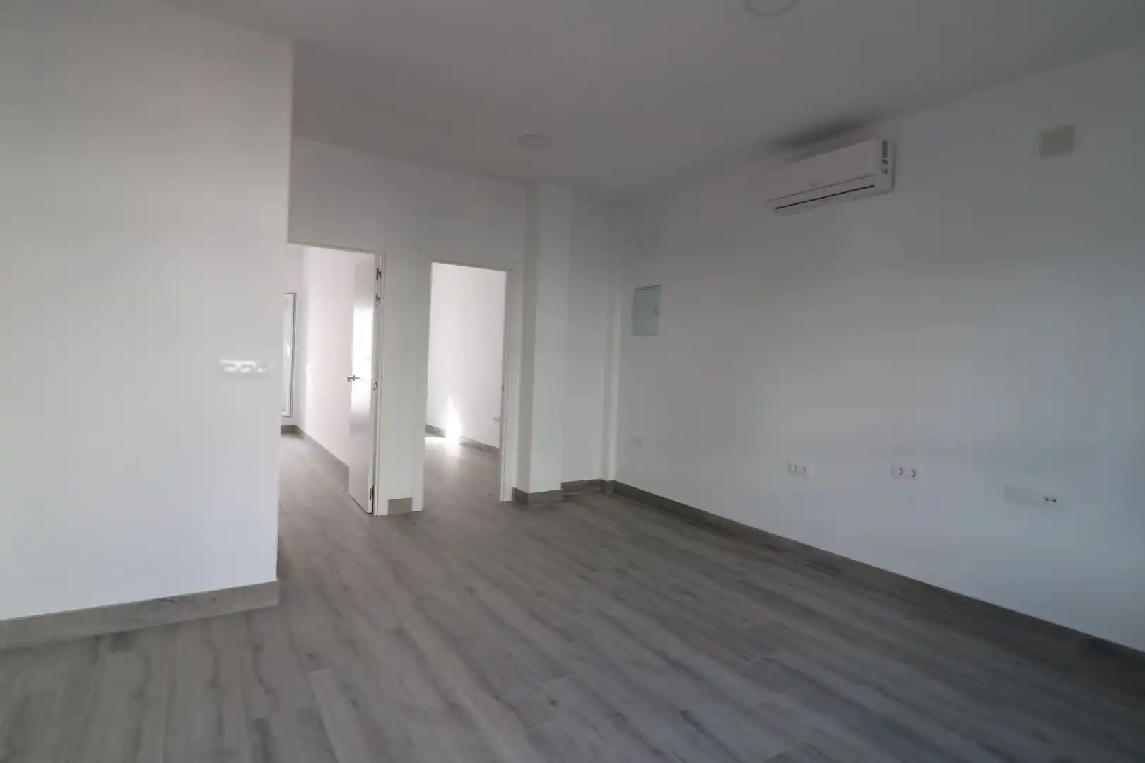 Flat for sale in Sevilla  with Air Conditioner