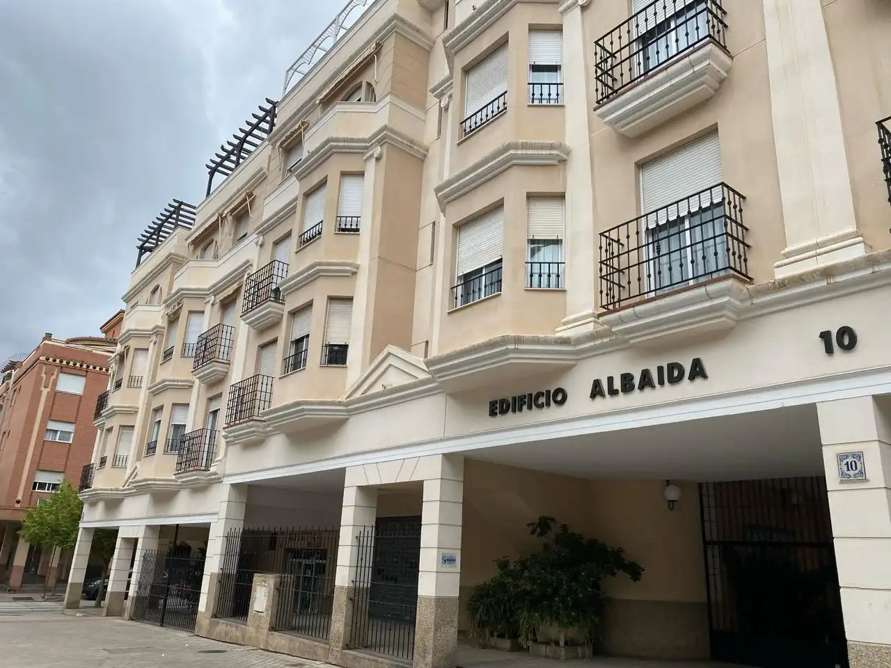 Vista exterior de Garaje en venta en Granada