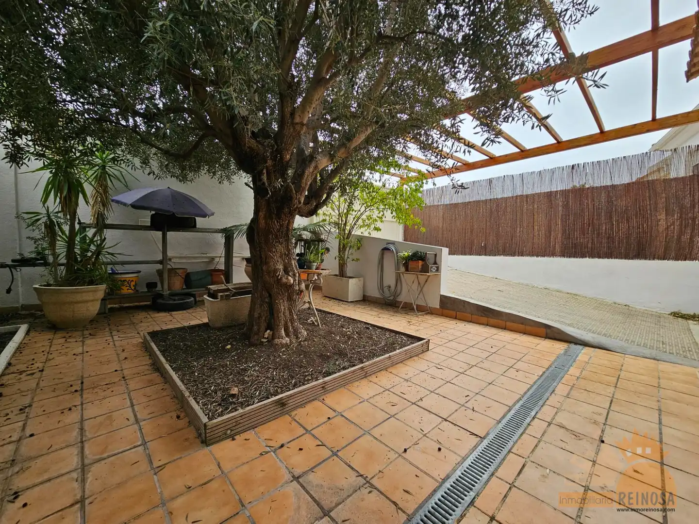 Terrasse von Einfamilien-Reihenhaus zum Verkauf in Molina de Segura mit Klimaanlage, Heizung und Privatgarten