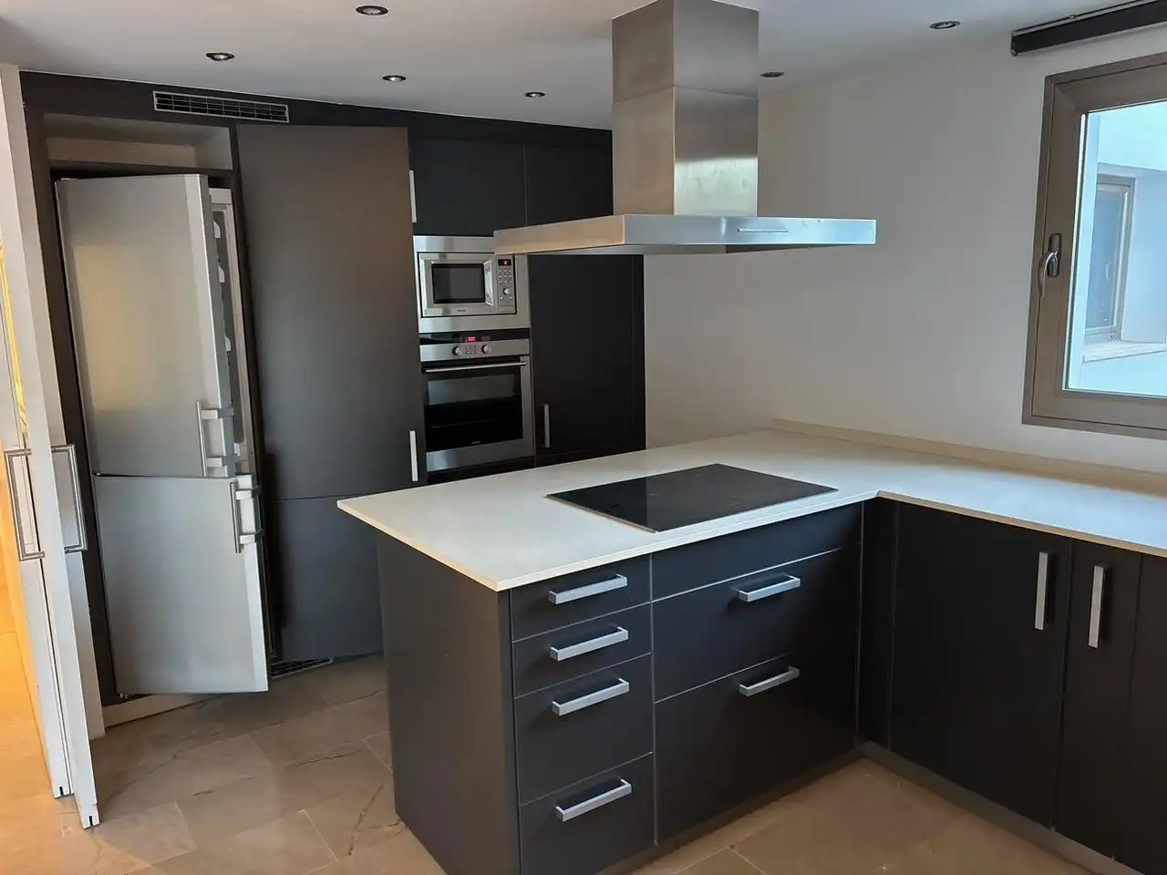Cocina de Apartamento de alquiler en  Palma de Mallorca con Aire acondicionado, Calefacción y Piscina comunitaria