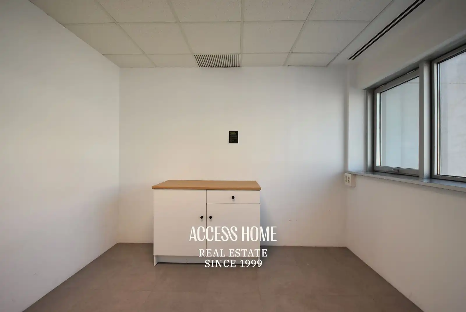 Office for rent in Badalona  with Air Conditioner, Heating and Internet