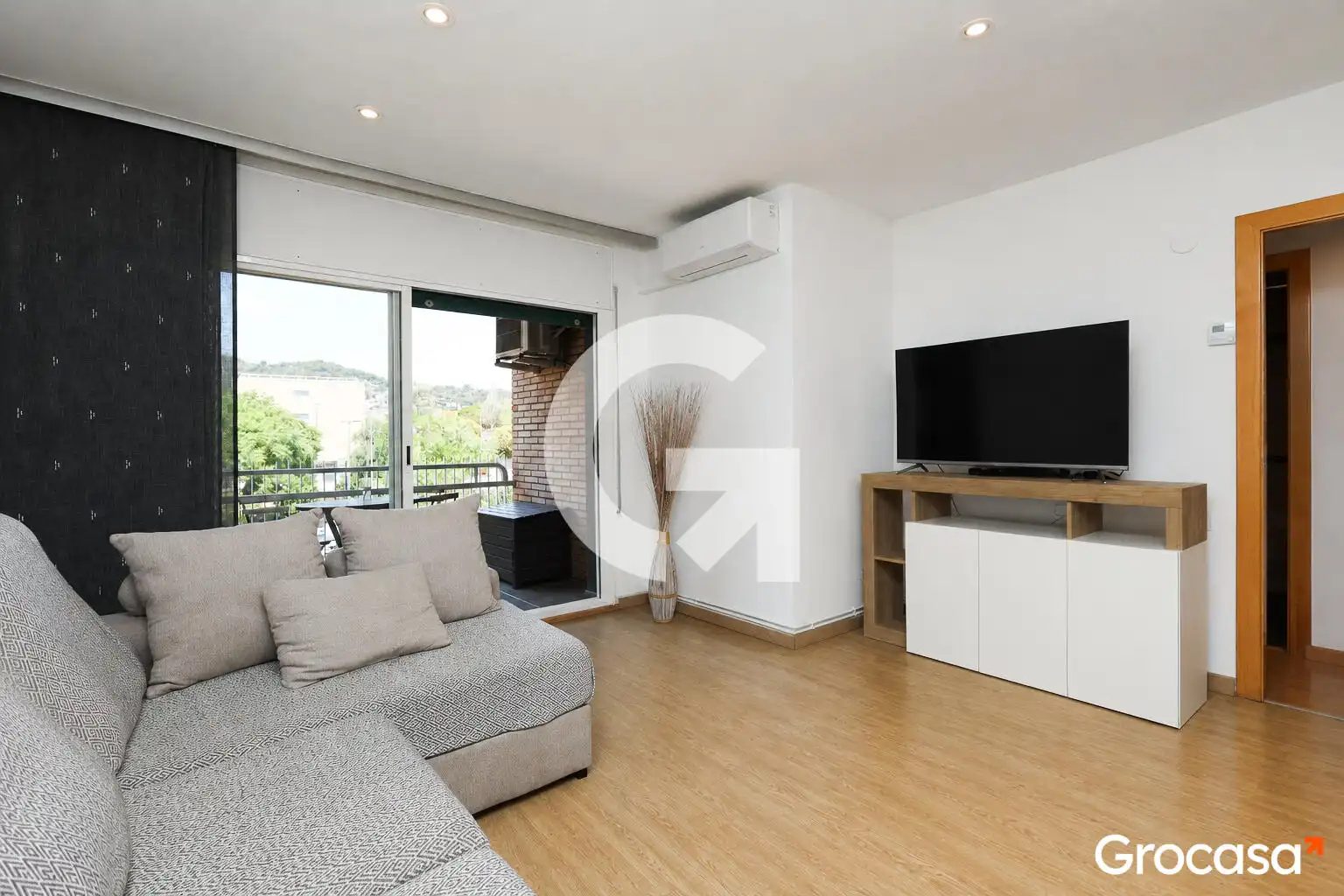 Living room of Flat for sale in Gavà  with Air Conditioner, Heating and Oven