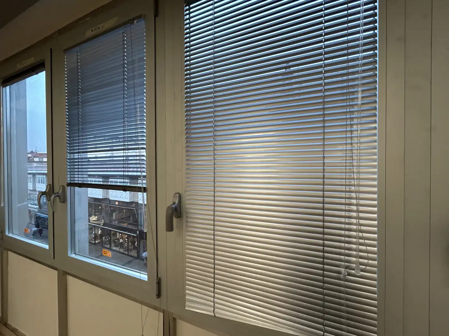 Büro zur Miete in Vitoria - Gasteiz mit Heizung und Internet