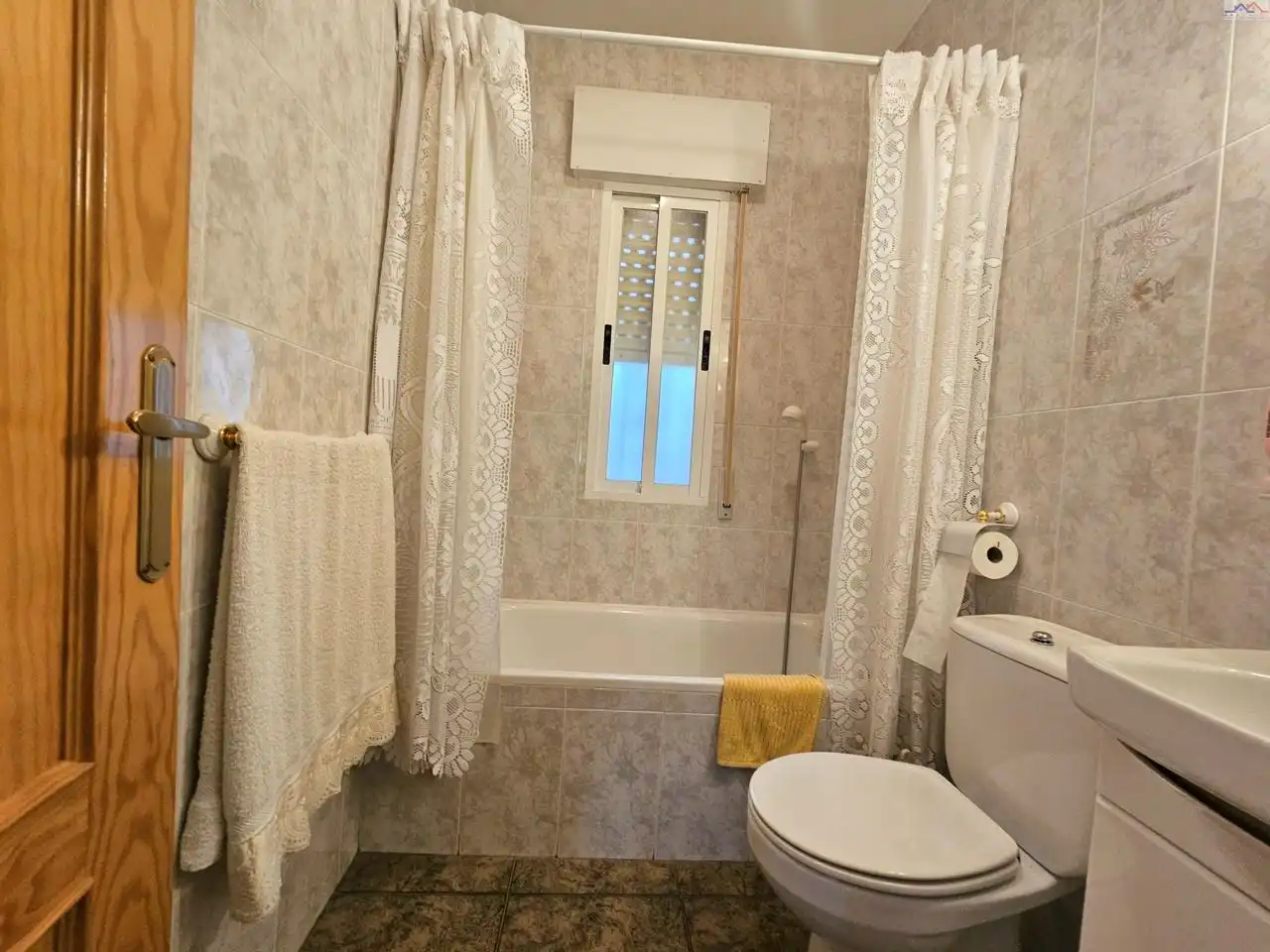 Baño de Casa o chalet en venta en Villa del Prado con Calefacción, Terraza y Trastero