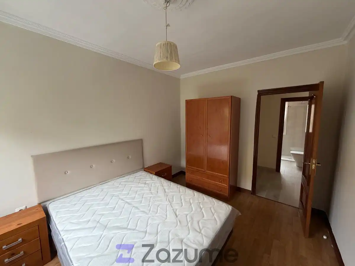 Dormitori de Pis de lloguer en Santander amb Parquet, Moblat i Rentadora