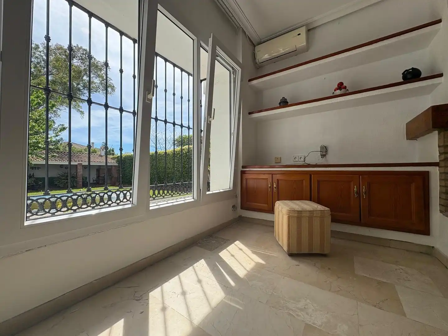 Balcony of Houses for sale in Algeciras  with Air Conditioner, Private garden and Terrace