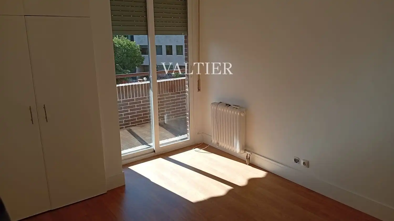 Bedroom of Flat for rent in Madrid  with Air Conditioner, Terrace and Swimming Pool