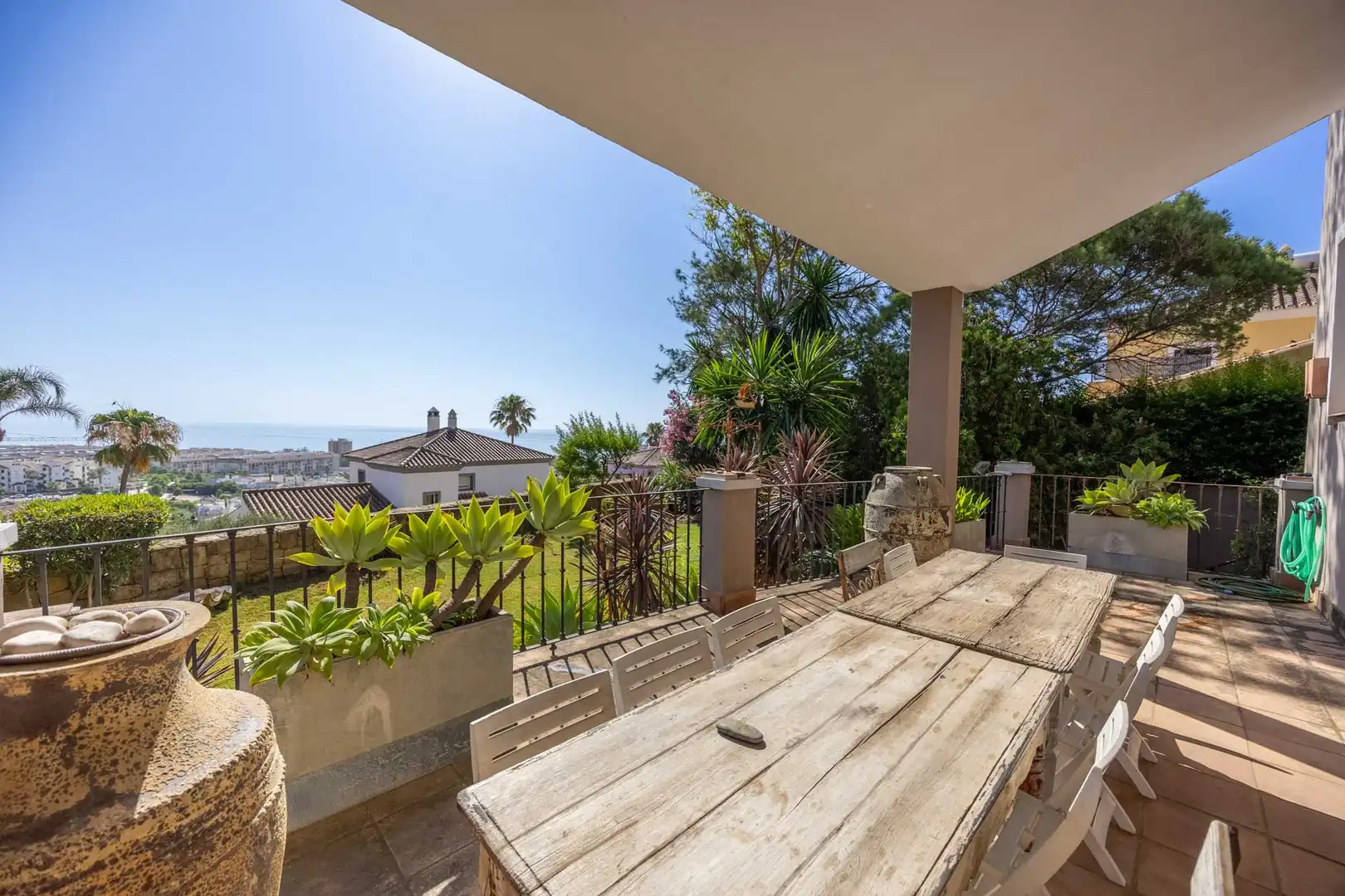 Terrassa de Casa o xalet en venda en Manilva amb Jardí privat, Terrassa i Traster