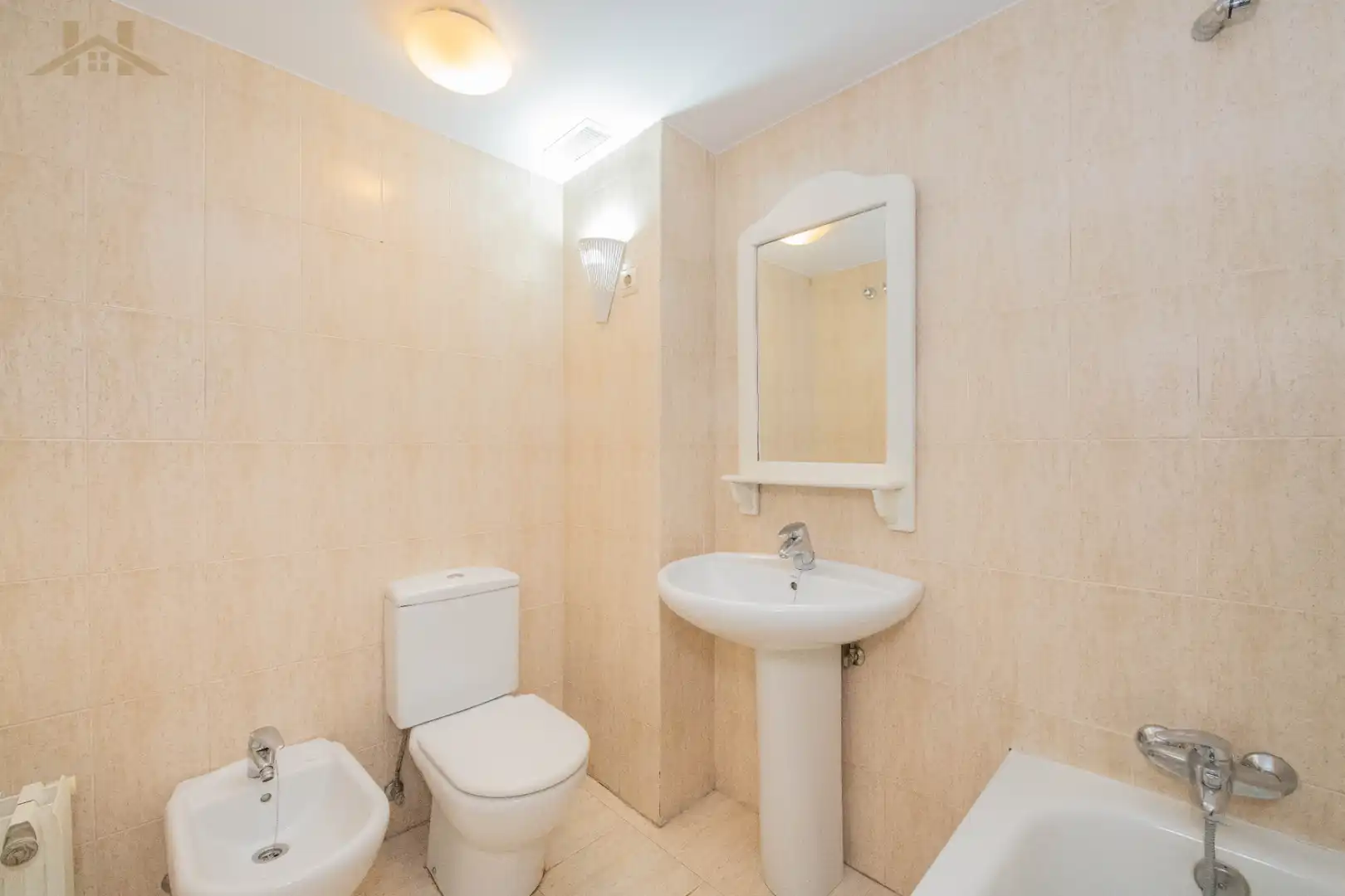 Baño de Piso en venta en Madrid con Aire acondicionado, Calefacción y Jardín privado