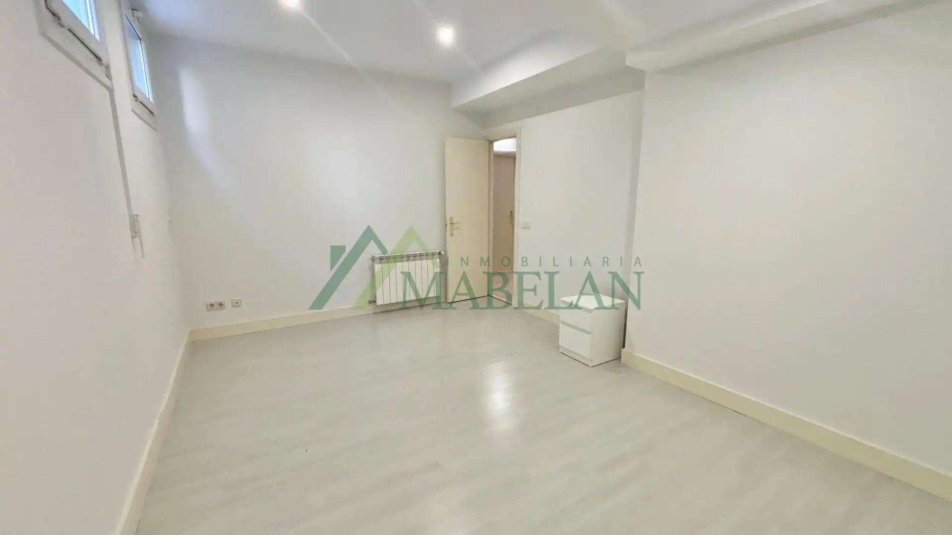 Einfamilien-Reihenhaus zur Miete in Madrid mit Klimaanlage, Privatgarten und Terrasse