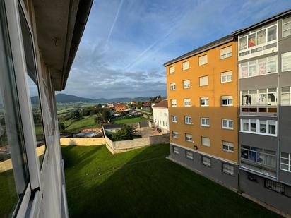 Außenansicht von Wohnungen zum verkauf in Avilés mit Terrasse und Balkon