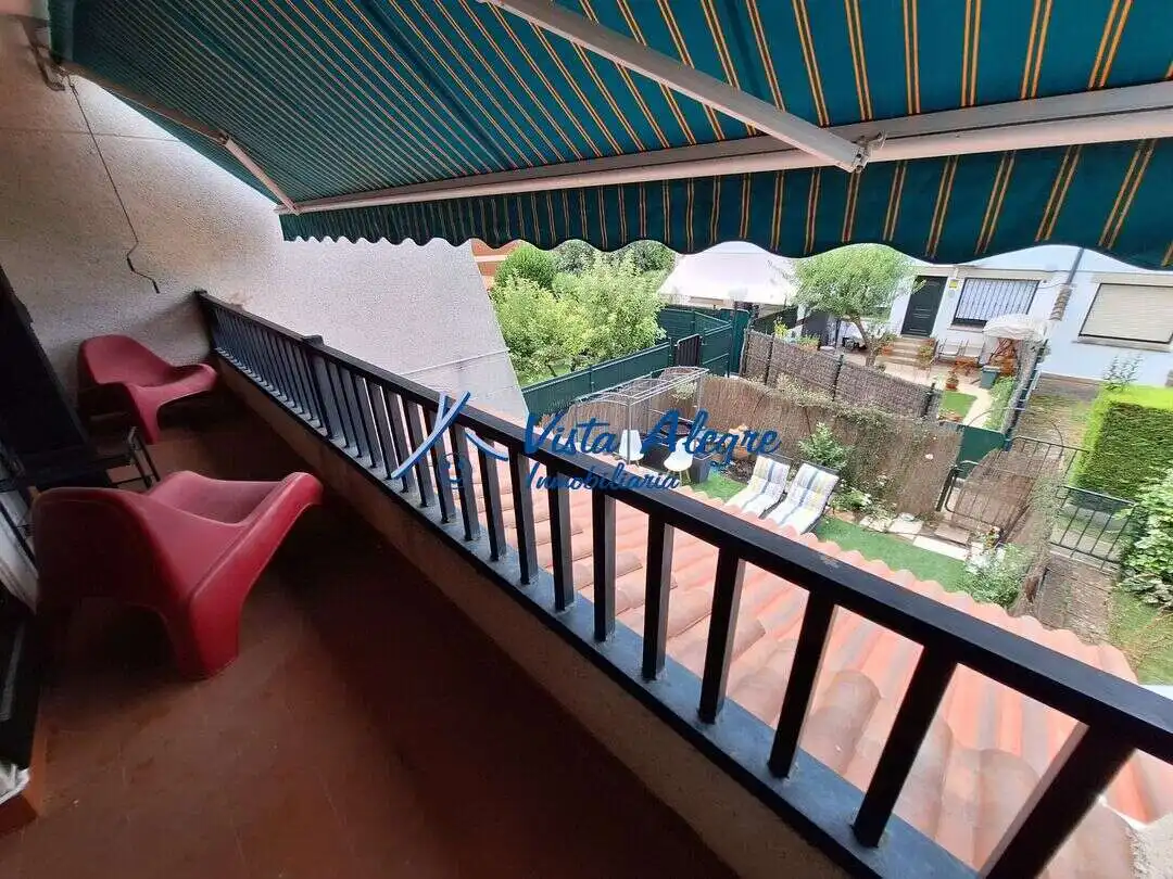 Terrasse von Einfamilien-Reihenhaus zum Verkauf in Haro mit Klimaanlage, Heizung und Terrasse