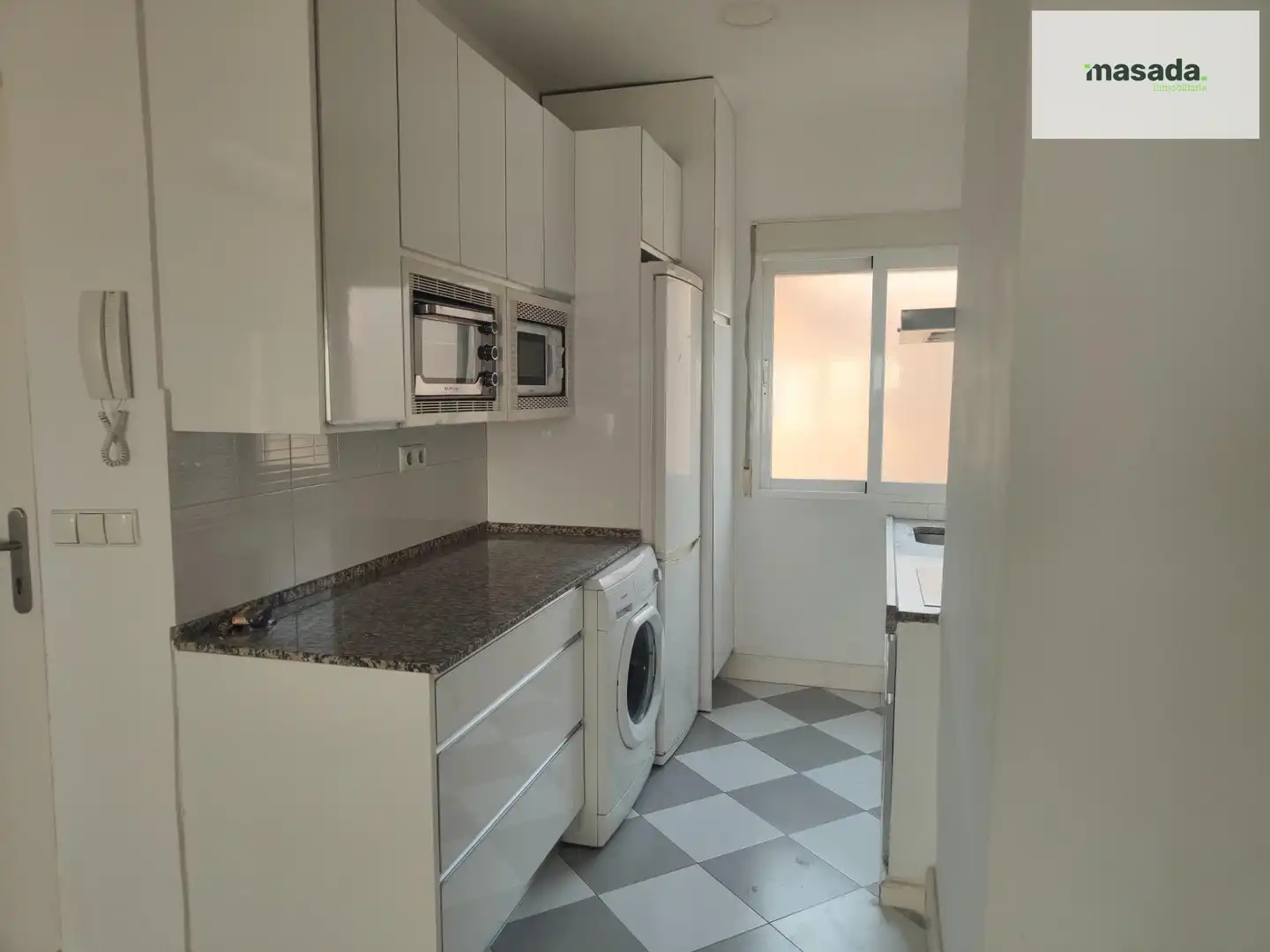 Cocina de Piso de alquiler en Granada con Aire acondicionado y Balcón