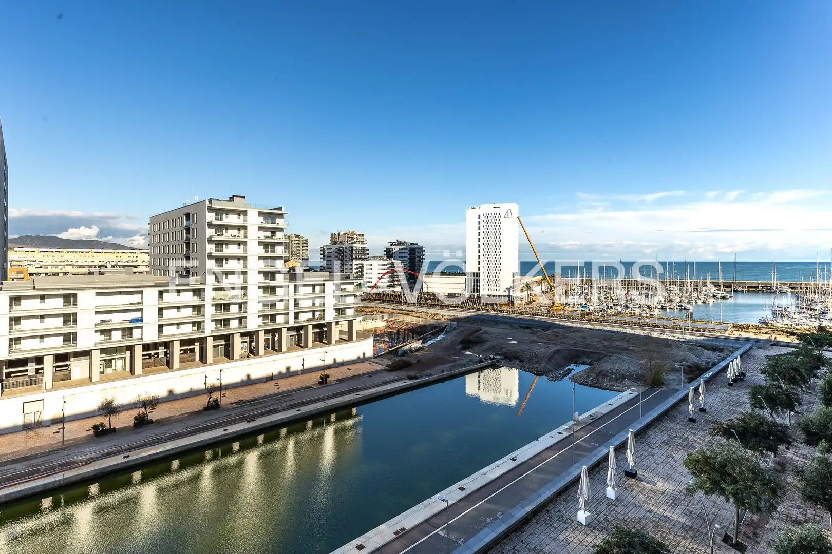 Vista exterior de Àtic en venda en Badalona amb Aire condicionat, Calefacció i Parquet