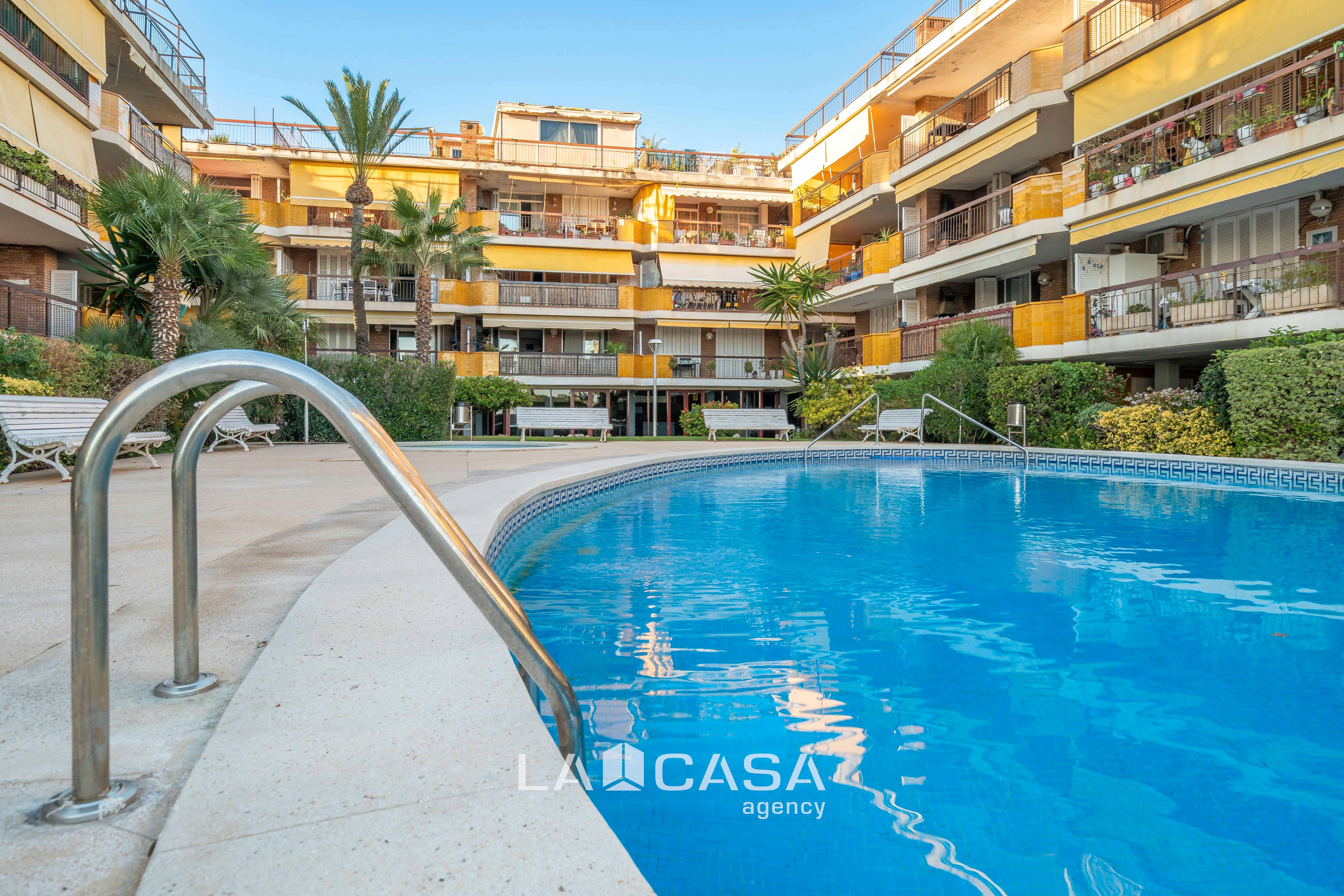 Exterior view of Attic for sale in Castelldefels  with Terrace, Storage room and Swimming Pool