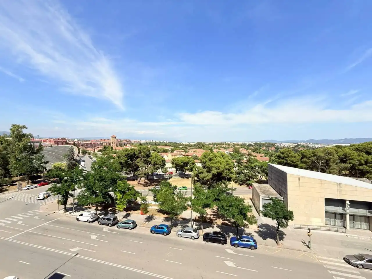 Außenansicht von Wohnung zum Verkauf in Sabadell mit Klimaanlage, Heizung und Privatgarten
