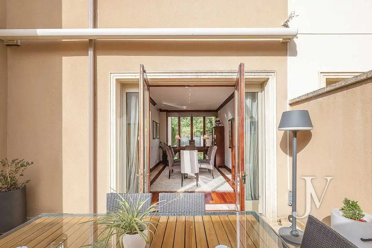 Terrassa de Casa adosada en venda en Madrid amb Aire condicionat, Calefacció i Jardí privat