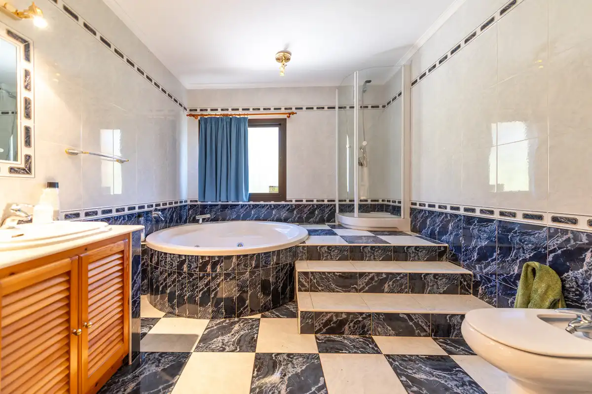 Baño de Casa adosada en venta en Marbella con Aire acondicionado y Terraza