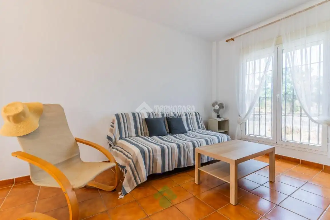 Sala d'estar de Casa adosada en venda en Puerto Real amb Balcó