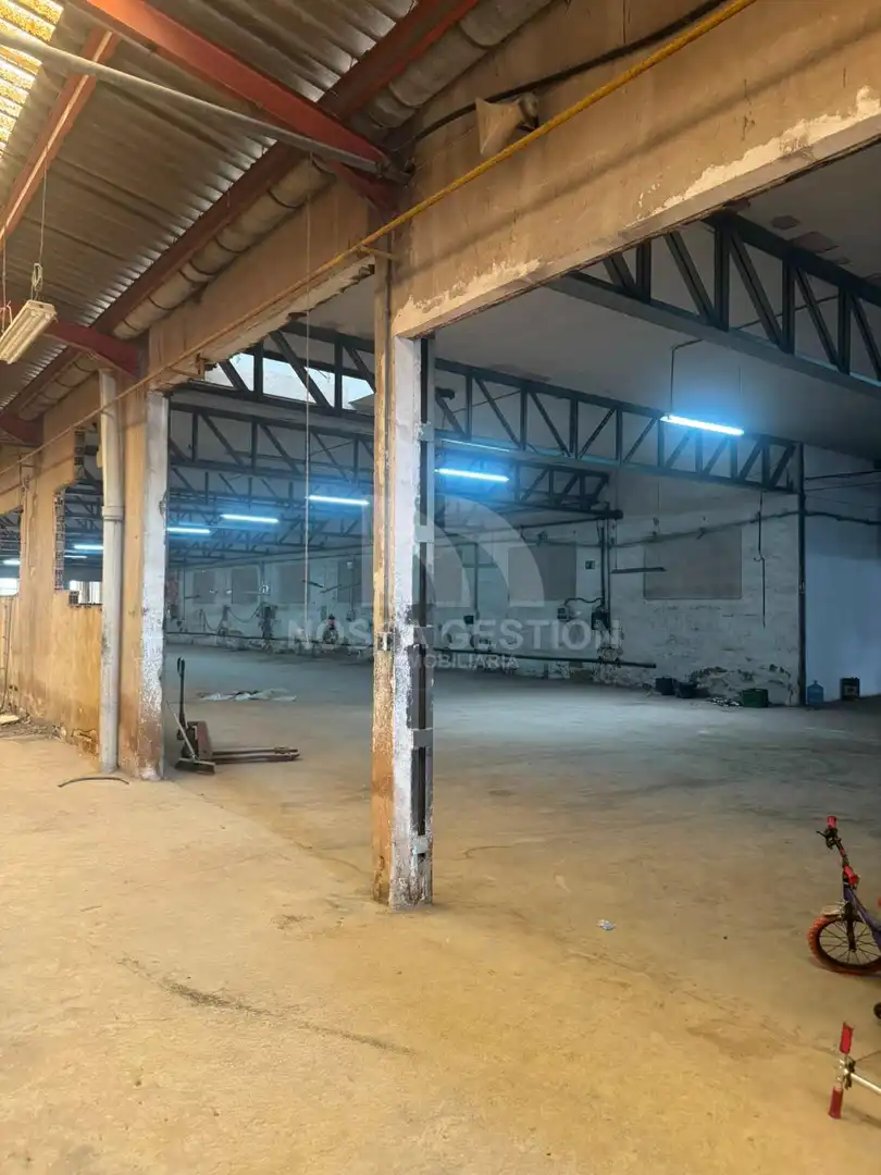 Fabrikhallen zur Miete in Massanassa