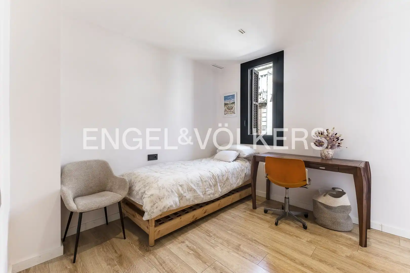 Bedroom of Flat for sale in Barcelona  with Air Conditioner, Heating and Balcony