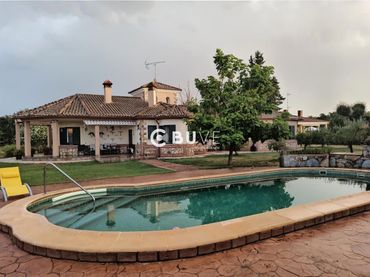Xalet amb piscina en venda a Urbanizacion Rio Caya 67