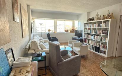 Living room of Flat for sale in  Madrid Capital  with Air Conditioner, Heating and Terrace