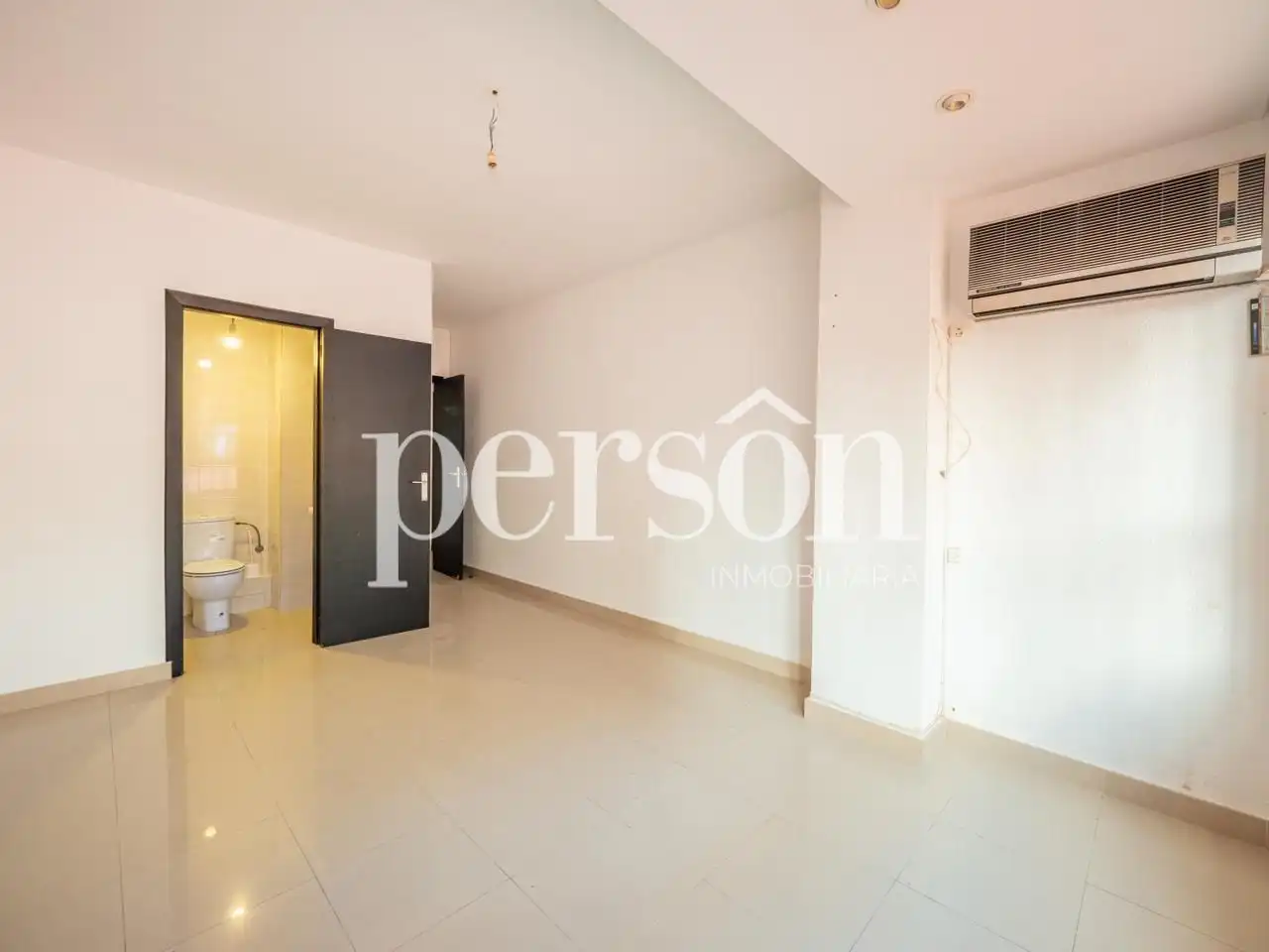 Habitación de Oficina de alquiler en Valencia con Aire acondicionado y Calefacción