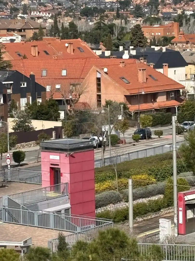 Vista exterior de Planta baja en venta en Pozuelo de Alarcón con Calefacción, Terraza y Horno