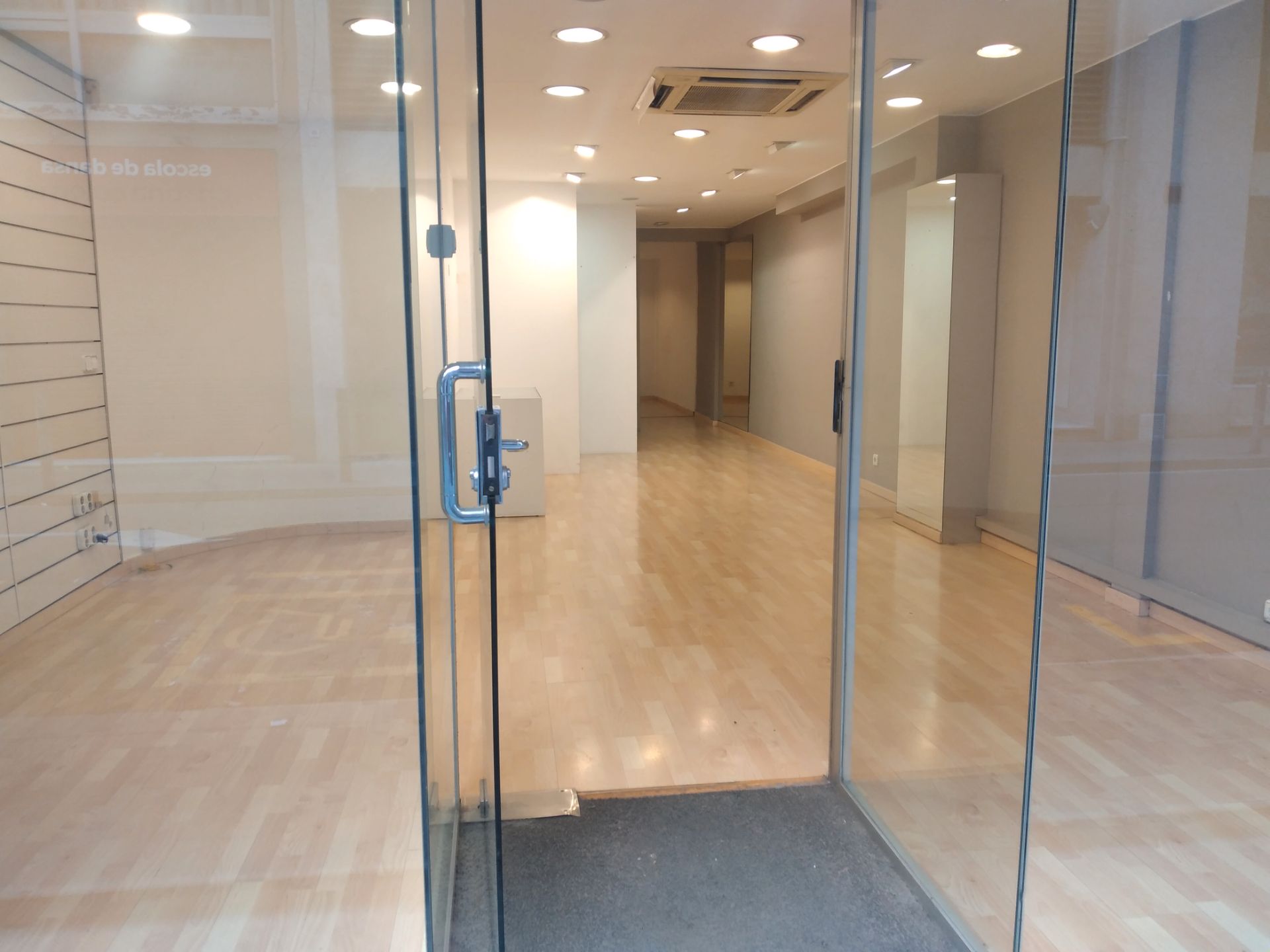 Local en venda en  Barcelona Capital amb Aire condicionat, Parquet i Alarma