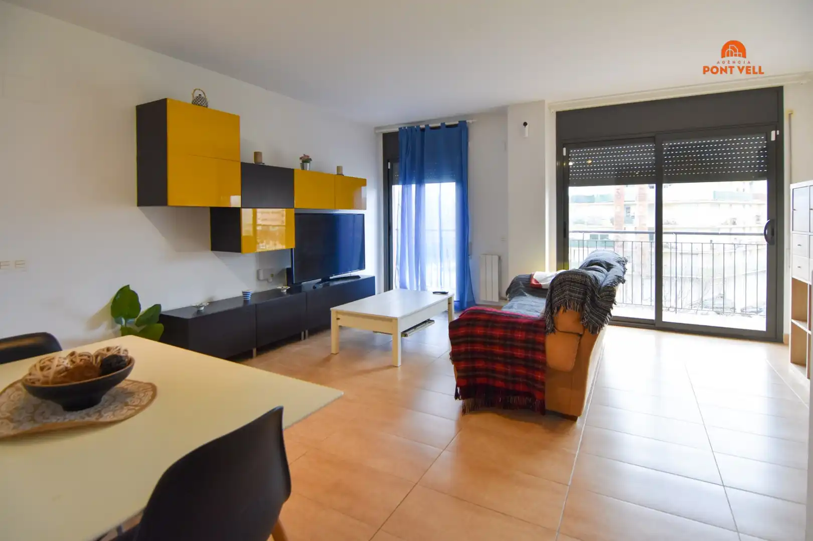 Sala de estar de Dúplex en venta en La Bisbal d'Empordà con Calefacción, Terraza y Trastero