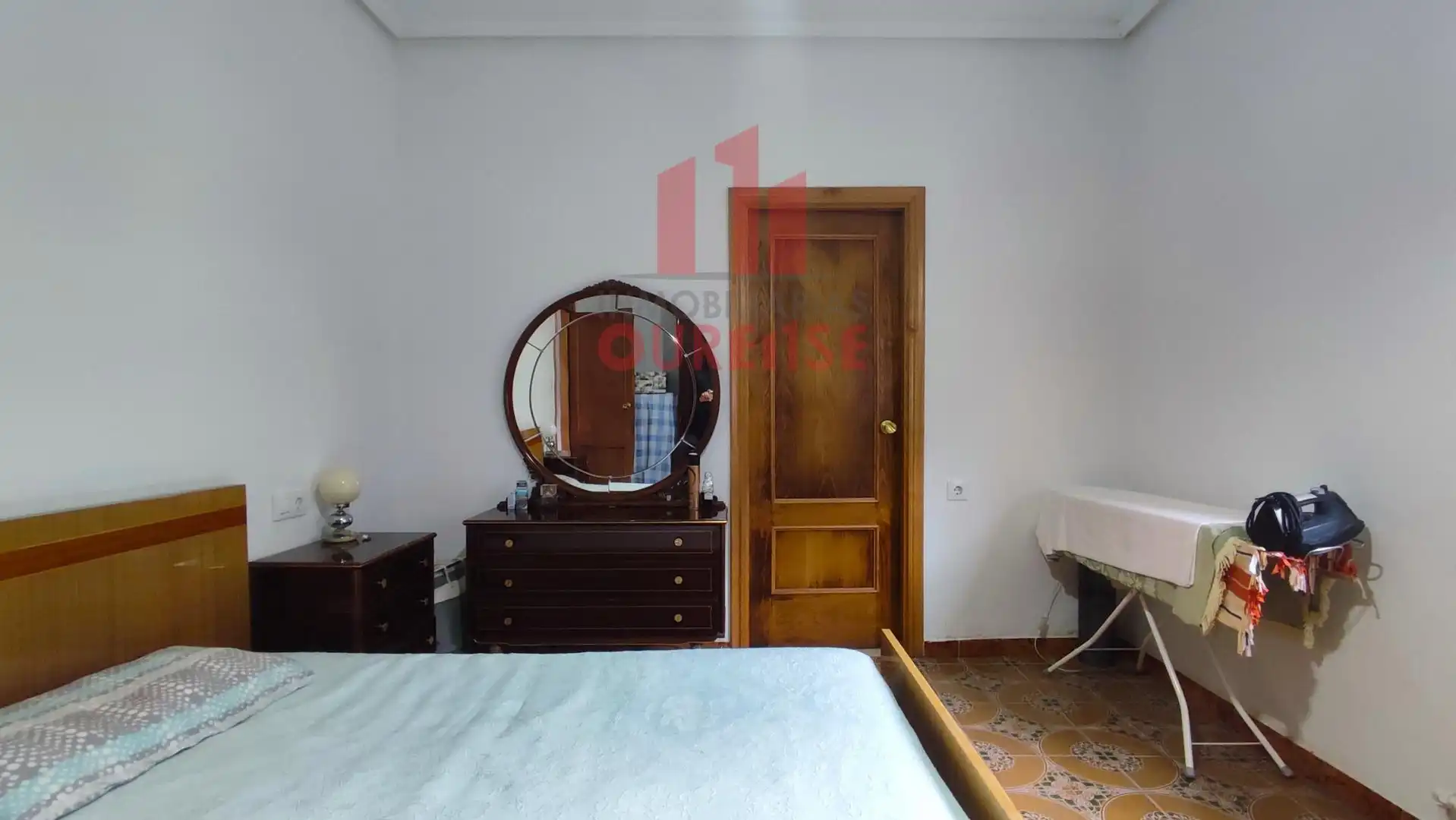Dormitori de Casa o xalet en venda en Ourense Capital  amb Calefacció i Jardí privat