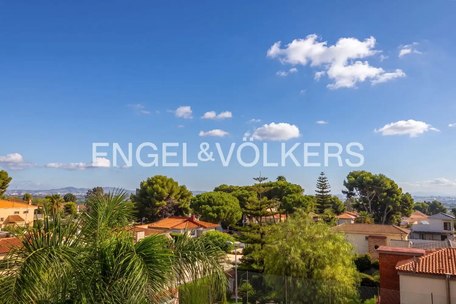 Terrassa de Casa o xalet de lloguer en Chiva amb Aire condicionat, Calefacció i Jardí privat