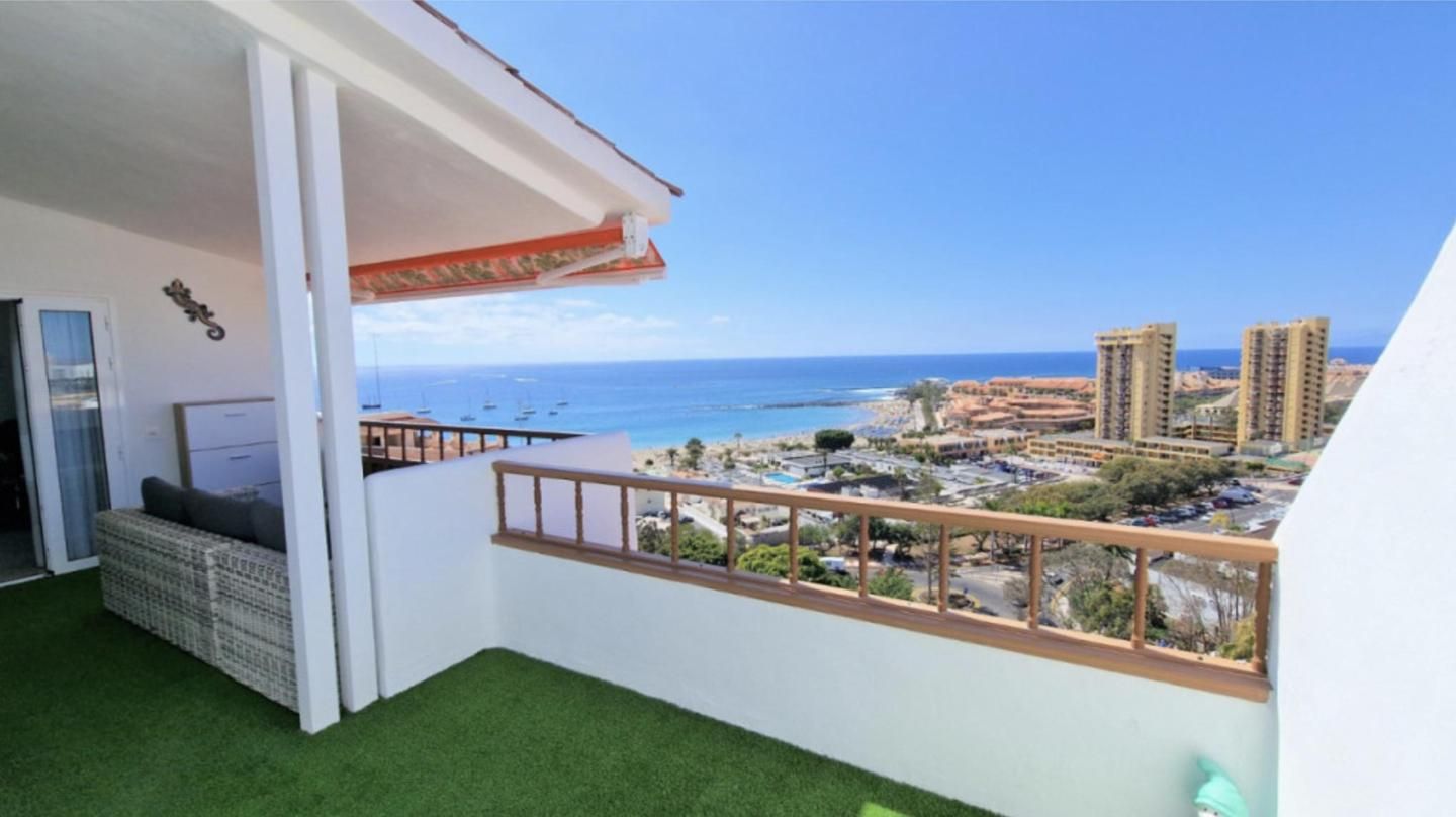 Vista exterior de Àtic en venda en Arona amb Aire condicionat, Terrassa i Piscina comunitària