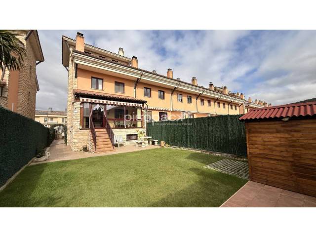 Casa adosada en Venta en Paseo Cierzo en Berrioplano - Berriosuso